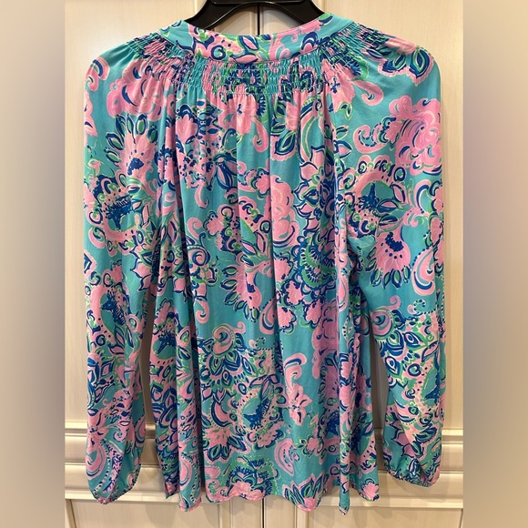 EUC Lilly Pulitzer Elsa Silk Blouse, Blue Horizon Jungle Sunrise, medium - Picture 3 of 3